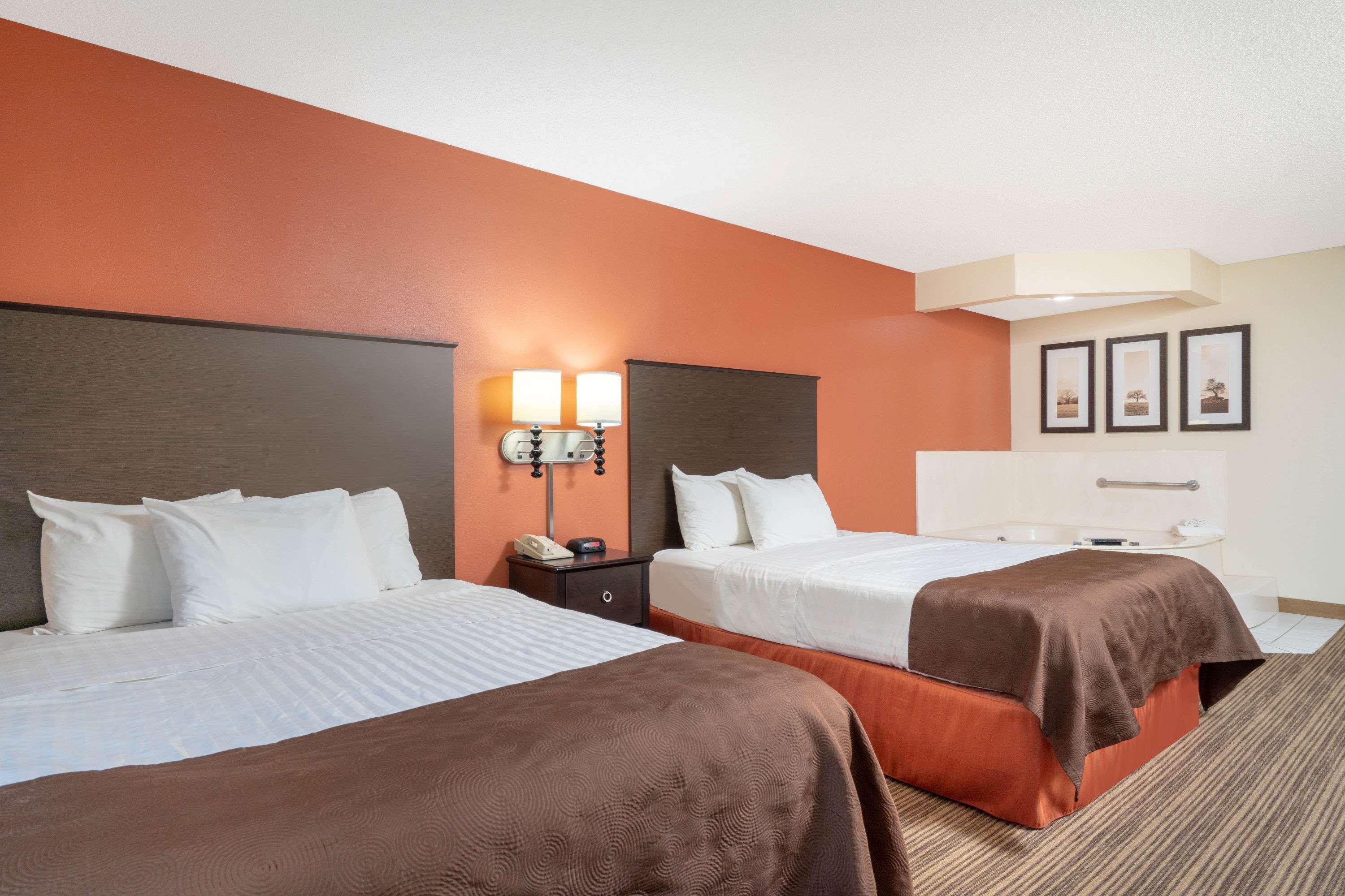 Americinn By Wyndham Rogers Esterno foto